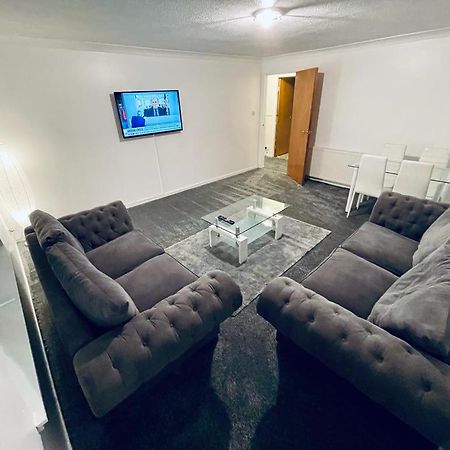 Modern 2 Bedroom Apartment With Free Parking Glasgow Exterior photo