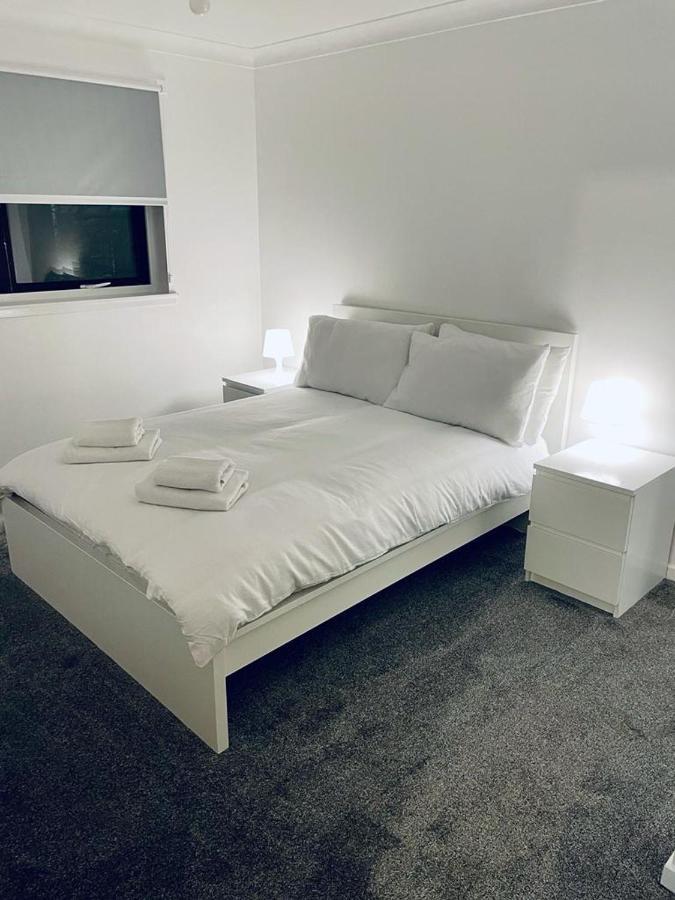 Modern 2 Bedroom Apartment With Free Parking Glasgow Exterior photo