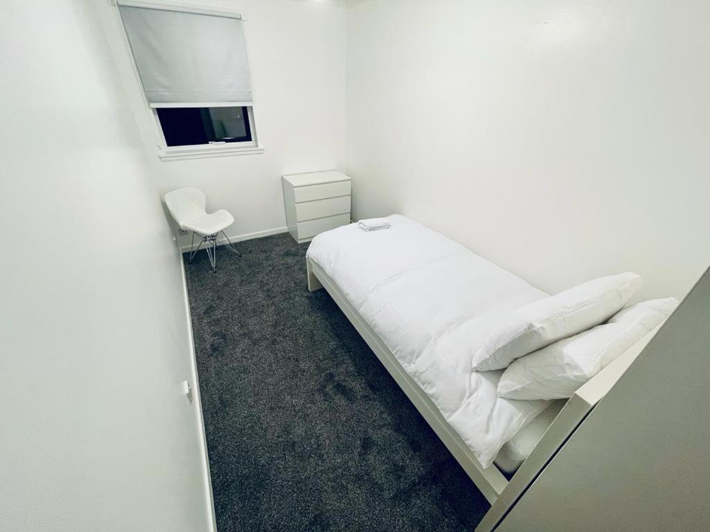 Modern 2 Bedroom Apartment With Free Parking Glasgow Exterior photo