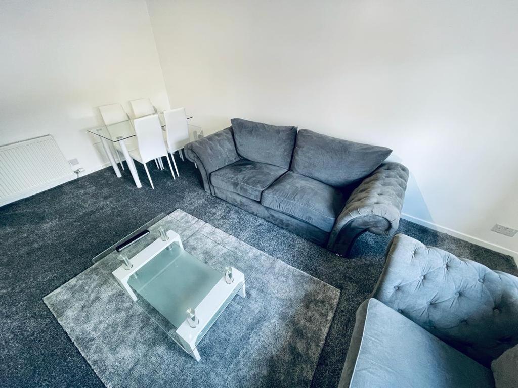 Modern 2 Bedroom Apartment With Free Parking Glasgow Exterior photo